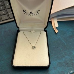 White gold diamond pendant